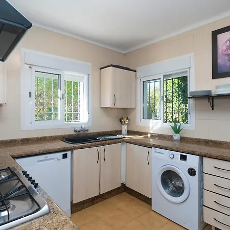 Stunning 5 Bedroom Villa, Sea Views, Private Pool, Estepona, Sleeps Up To 12 * Estepona