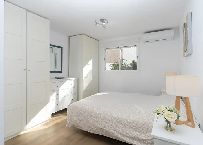 Stunning 5 Bedroom Villa, Sea Views, Private Pool, Estepona, Sleeps Up To 12 Villa *