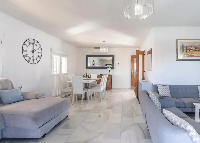 Stunning 5 Bedroom Villa, Sea Views, Private Pool, Estepona, Sleeps Up To 12 Villa *