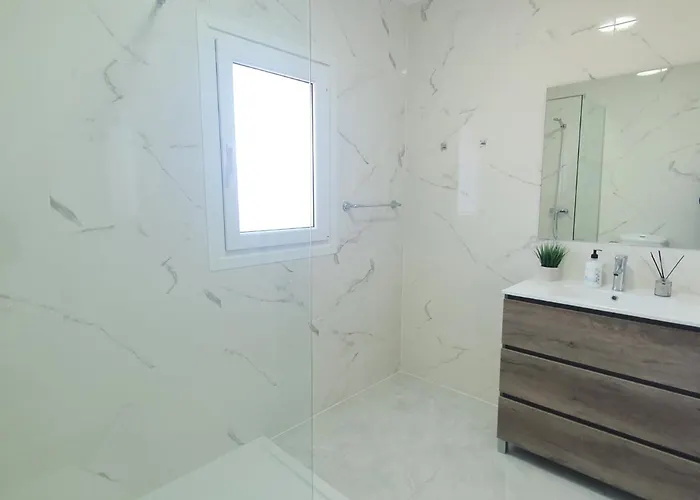 Stunning 5 Bedroom Villa, Sea Views, Private Pool, Estepona, Sleeps Up To 12