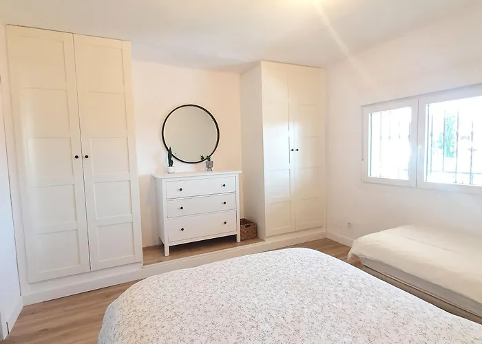 Stunning 5 Bedroom Villa, Sea Views, Private Pool, Estepona, Sleeps Up To 12 Estepona