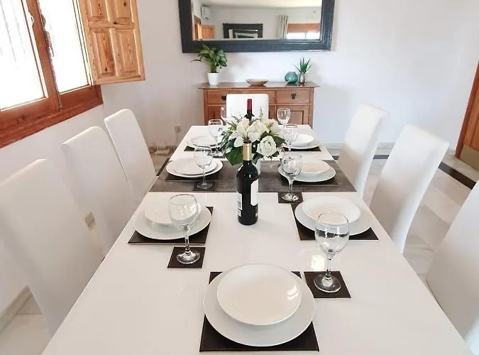 Villa Stunning 5 Bedroom Villa, Sea Views, Private Pool, Estepona, Sleeps Up To 12 Estepona