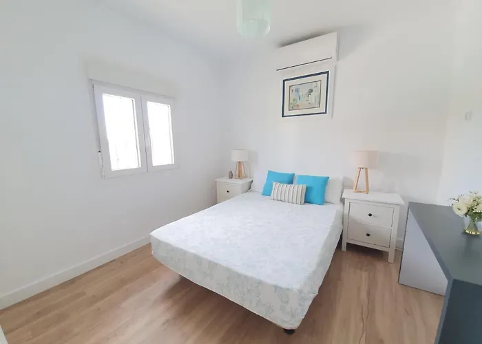 Stunning 5 Bedroom Villa, Sea Views, Private Pool, Estepona, Sleeps Up To 12