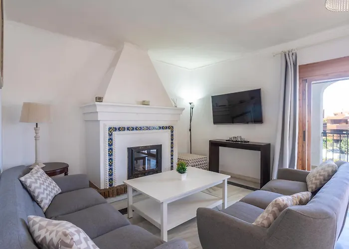 Villa Stunning 5 Bedroom Villa, Sea Views, Private Pool, Estepona, Sleeps Up To 12