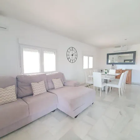 Stunning 5 Bedroom Villa, Sea Views, Private Pool, Estepona, Sleeps Up To 12 * エステポナ