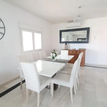Stunning 5 Bedroom Villa, Sea Views, Private Pool, Estepona, Sleeps Up To 12 Villa Estepona