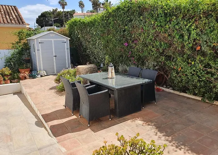 Stunning 5 Bedroom Villa, Sea Views, Private Pool, Estepona, Sleeps Up To 12 ヴィラ *