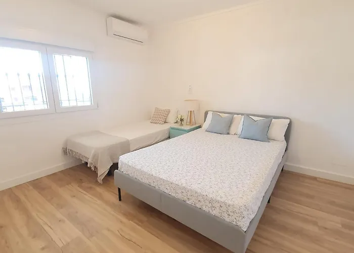 Stunning 5 Bedroom Villa, Sea Views, Private Pool, Estepona, Sleeps Up To 12 エステポナ