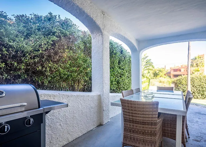 Stunning 5 Bedroom Villa, Sea Views, Private Pool, Estepona, Sleeps Up To 12 エステポナ