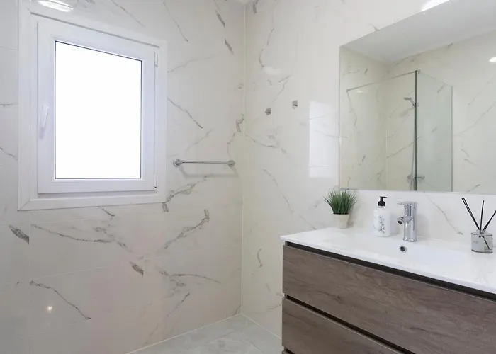 Stunning 5 Bedroom Villa, Sea Views, Private Pool, Estepona, Sleeps Up To 12 ヴィラ